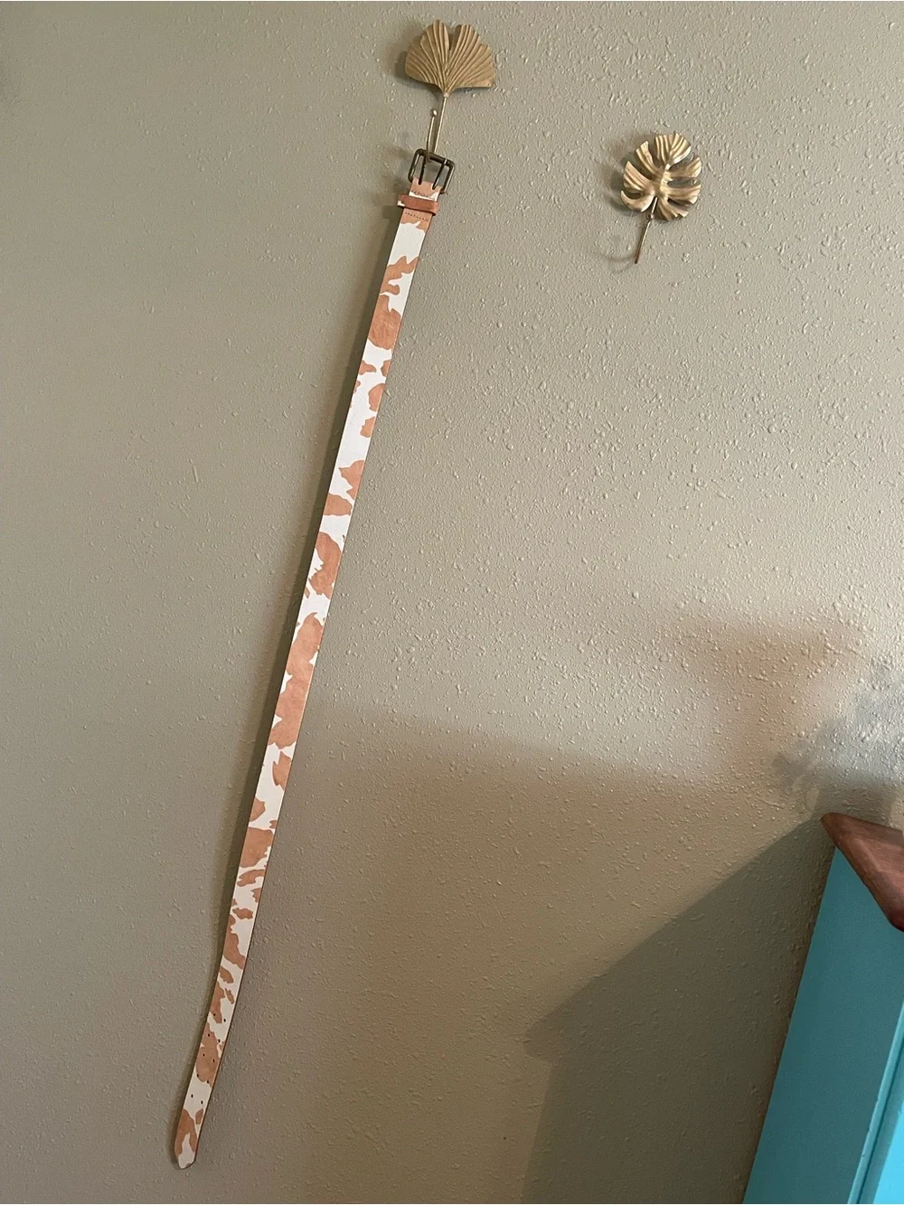 ARULA Slim Leather Belt in White and Brown Camo Print